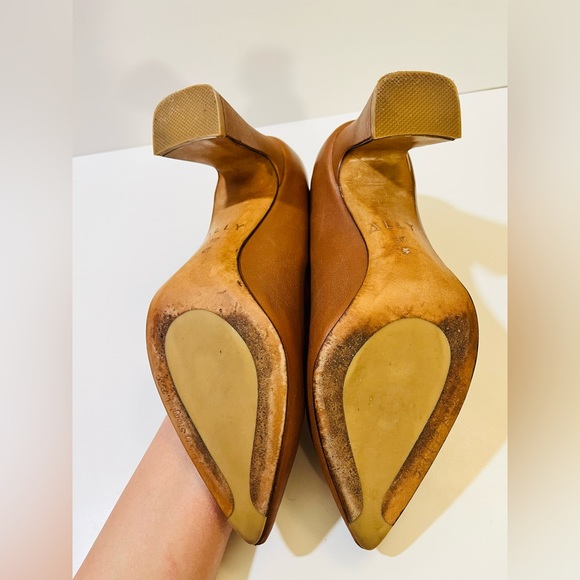 Ally Shoes NYC - Leather Block Heel Pump Medium Width (B) - Picture 4 of 10